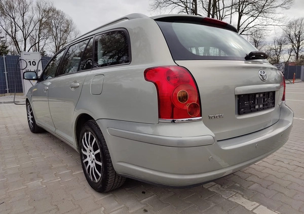 Toyota Avensis cena 15900 przebieg: 220000, rok produkcji 2005 z Góra małe 154